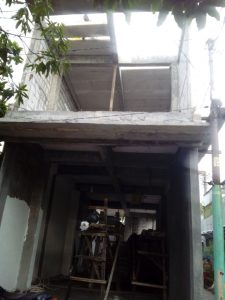 Galeri, Proses pemasangan panel lantai di Medokan Semampir, Surabaya