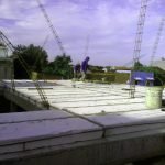 Proses pemasangan panel lantai di Juwingan, Kertajaya, Gubeng - Surabaya